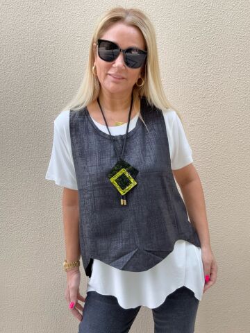 Kolyeli Yelekli Kısa Kol Ekru Bluz