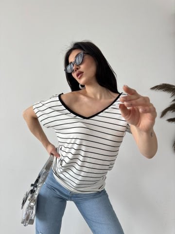 Malte Siyah-Beyaz Çizgili T-Shirt