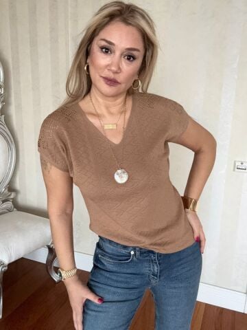 Clara Camel Triko