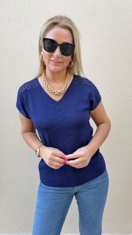 Clara Lacivert Triko