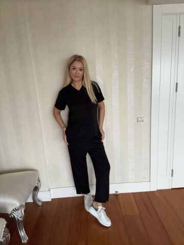 Rosy Düz V Yaka Siyah Takım