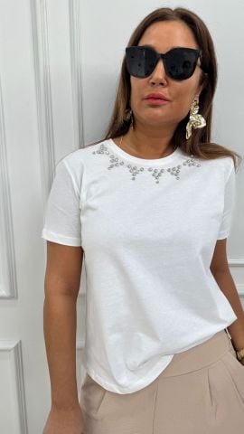 Yakası Taşlı Beyaz T-shirt