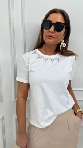 Yakası Taşlı Beyaz T-shirt