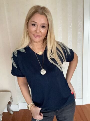 Kelfa Omuz Taşlı Lacivert Bluz