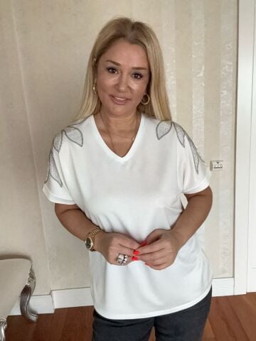 Kelfa Omuz Taşlı Ekru Bluz