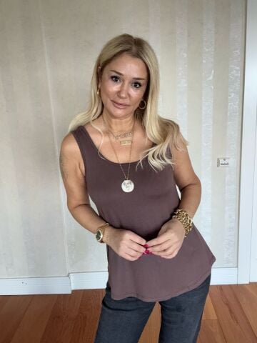 Rolda Kahverengi Atlet