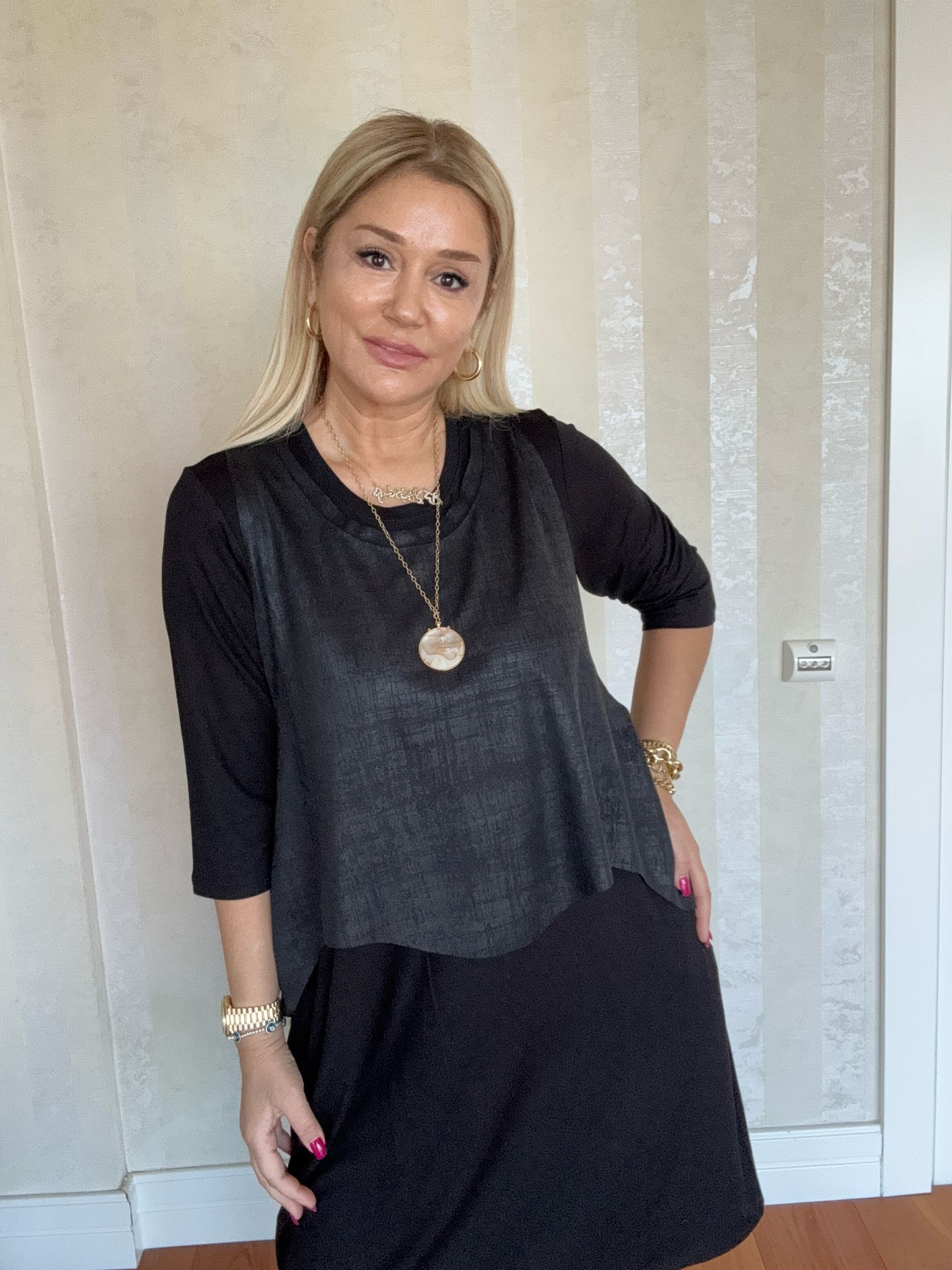 Kolyeli Yelekli Siyah Elbise