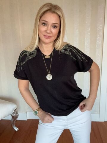 Loreta Taş Detaylı Siyah Bluz