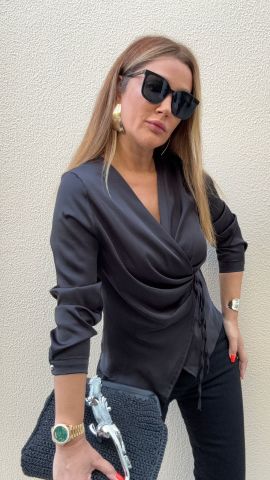 Pile Detaylı Siyah Kruvaze Bluz
