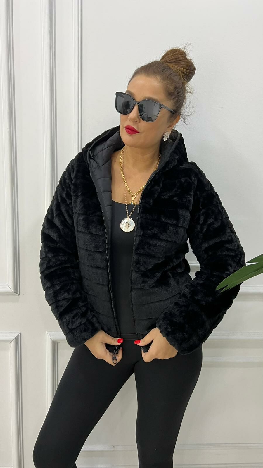 Mona Siyah Mont